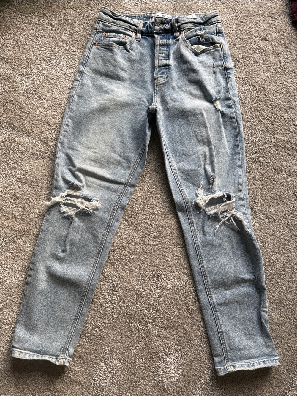 Daze Light Wash Distressed Women’s Jeans